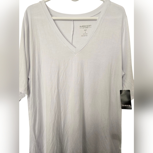 Torrid NWT White V-Neck Tunic Size 2 - Picture 4 of 5